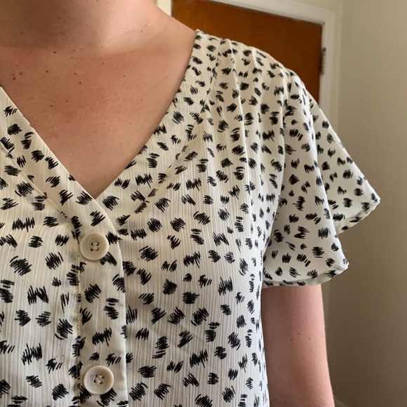 Chic Patterned Shift Dress - Picture 2 of 3